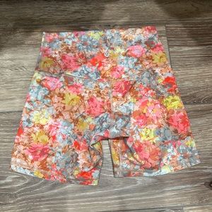 Lulu Align Shorts 4” Size 6